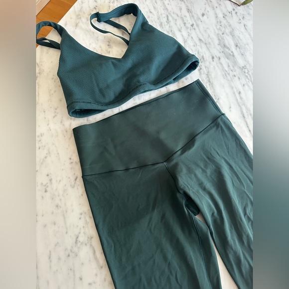 OFFLINE AERIE RIBBED PLUNGE SPORTS BRA & OFFLINE Real Me XTRA Hold Up Legging - Picture 2 of 15